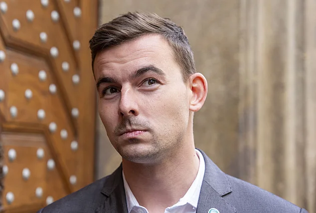 Koalice chce zrušit služební zákon, propouštění úředníků má být snazší