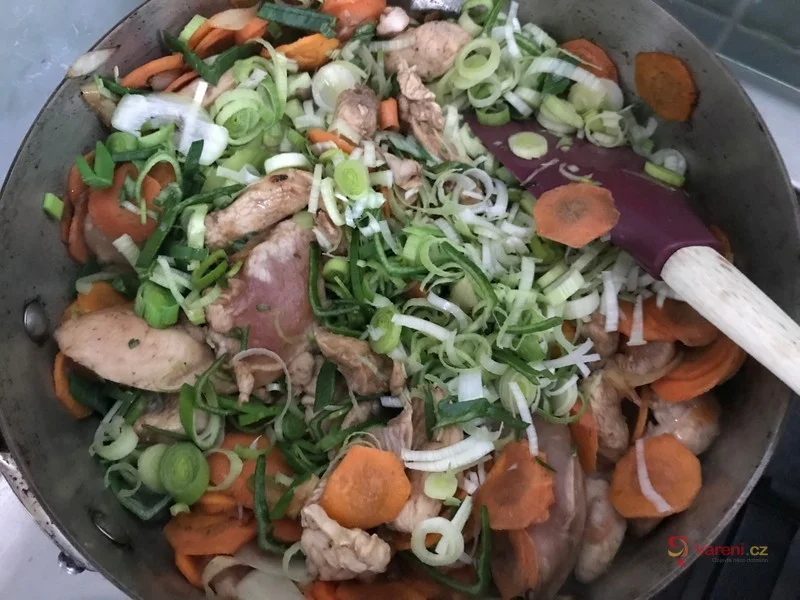 Čína s mrkví a pórkem