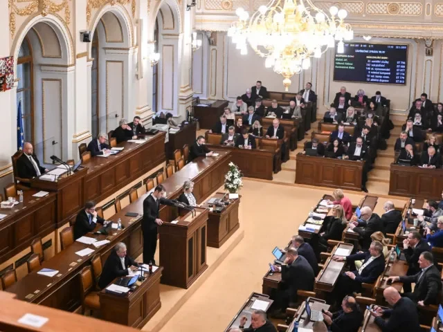 Koalice chce zrušit služební zákon a usnadnit propouštění úředníků