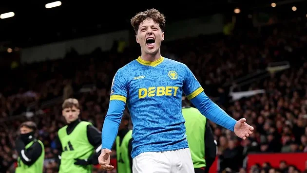 Krejčího divočina na Old Traffordu: napřed teč do vlastní sítě, pak parádní gól