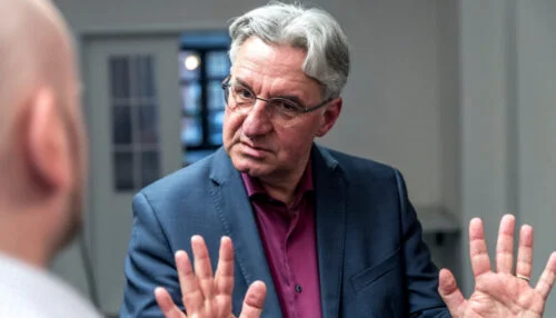 Zahradil si rýpl ponižujícím způsobem do chlebíčků Fialy: Do této podoby přetvořil celou ODS