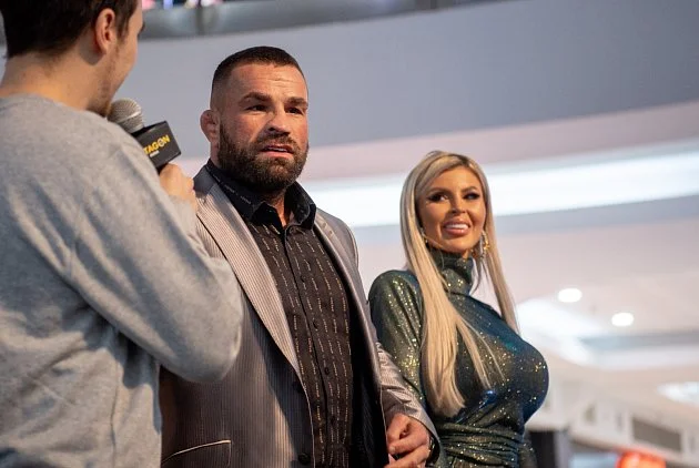 Přijde do Viagemu Vémolova Lela, nebo další pornohvězda? Kurz má i trenér Rada