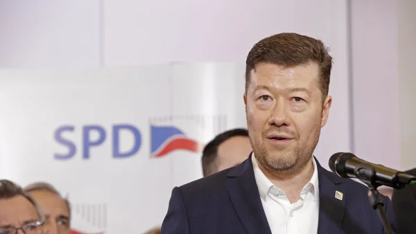 „Kýbl ruské nenávisti.“ Opozice kritizuje Okamurův protiukrajinský projev, chce jeho projednání ve sněmovně