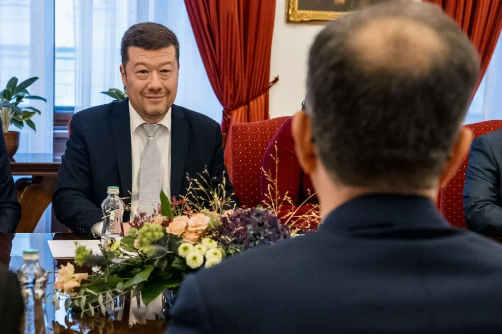 Slova proti Ukrajině jsou nedůstojná a nepřijatelná. Opřel se do Okamury velvyslanec