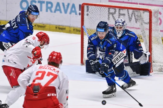 Třinec pod Žabkou nadále vítězí, vyhrál i derby ve Vítkovicích