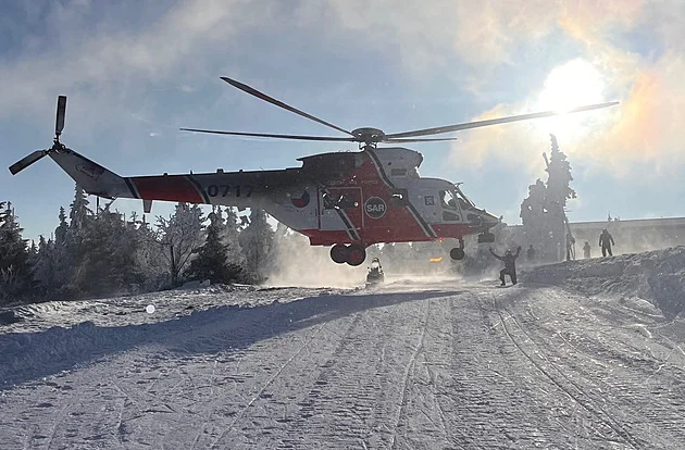 Do vánice v teplácích a teniskách. Horská služba u Pradědu zachraňovala dva mladíky