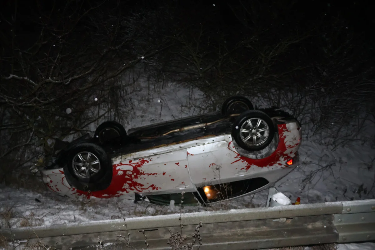 Na Nový rok havaroval na Olomoucku opilý řidič. Subaru skončilo převrácené na střeše