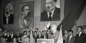 Hybridní válka v roce 1945. Rudá záře nejen nad Československým rozhlasem