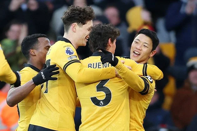 Krejčí rozesmutnil Součka. West Ham se topí, Wolverhampton uťal šílenou sérii