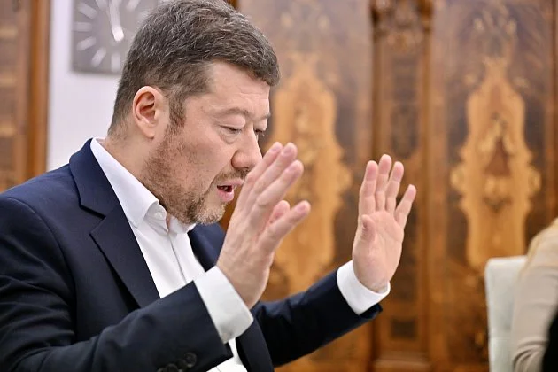 Opoziční senátoři vyzvali Babiše, aby dal Okamurovi najevo, že škodí Česku