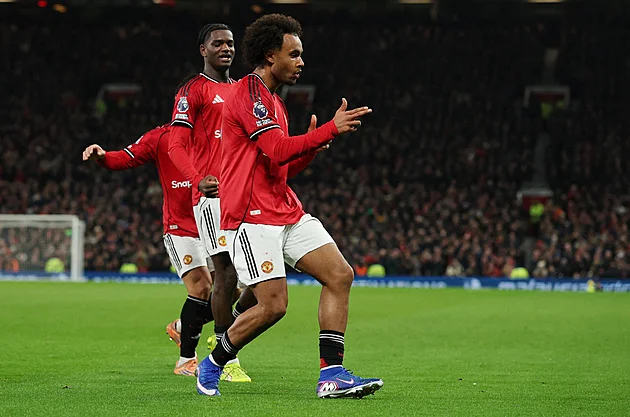 ONLINE: Manchester United hraje v Leedsu, pak v akci Liverpool, večer City