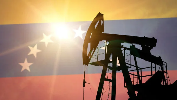 Akcie ropných společností letí kvůli Venezuele vzhůru. Kdo může z amerického útoku vytěžit nejvíc?