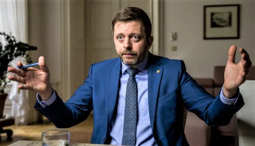 Rakušan si rýpl do Schillerové „hranolkou“. Ministryně mu odpověděla ostře