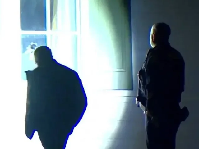 Vandal zaútočil na dům JD Vance. Kladivem rozbíjel okna a poškodil i auto ochranky