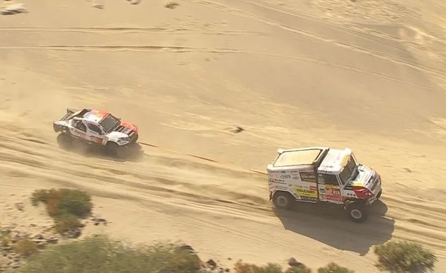 Černý den Buggyry na úvod Dakaru. Aliyyah Koloc na laně, boss si zlomil malíček