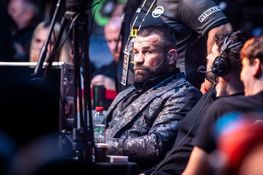 Po operaci čelisti se ozval z vazby: Vémolův tým hlásí stabilizovaný stav a vzkaz fanouškům