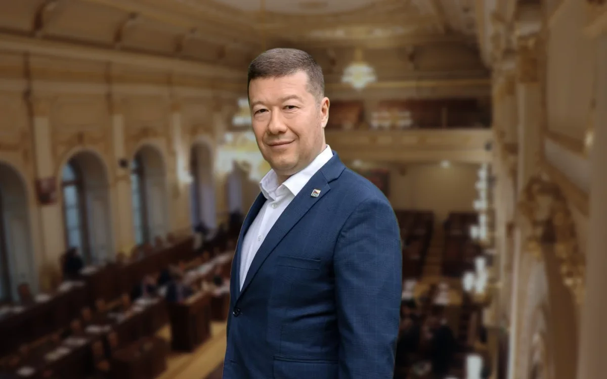 Senátní kluby označují Okamurovy výroky za skandální, vyzývají Babiše k reakci