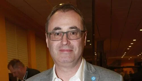 Ministr Šťastný slavil globální ochlazování u sněhové frézy. Šebelová ho lidově řečeno setřela