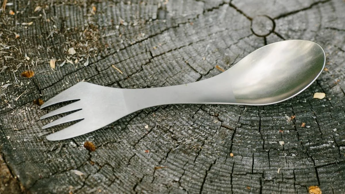 Češi vyhazují klasické příbory. Ze Skandinávie dorazila geniální vychytávka, se kterou se skvěle jí a ušetříte 2/3 místa