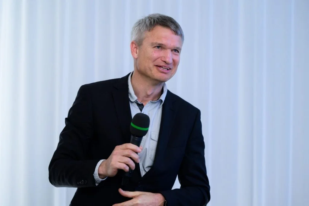 Vyměnili odborníky za konspirátory. USA ničí očkovací systém, který inspiroval celý svět