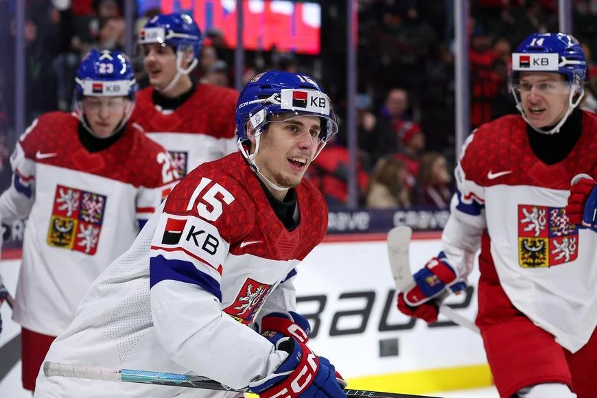 Famozní Čihař. Osmnáctiletý útočník jako první Čech dosáhl na prestižní trofej