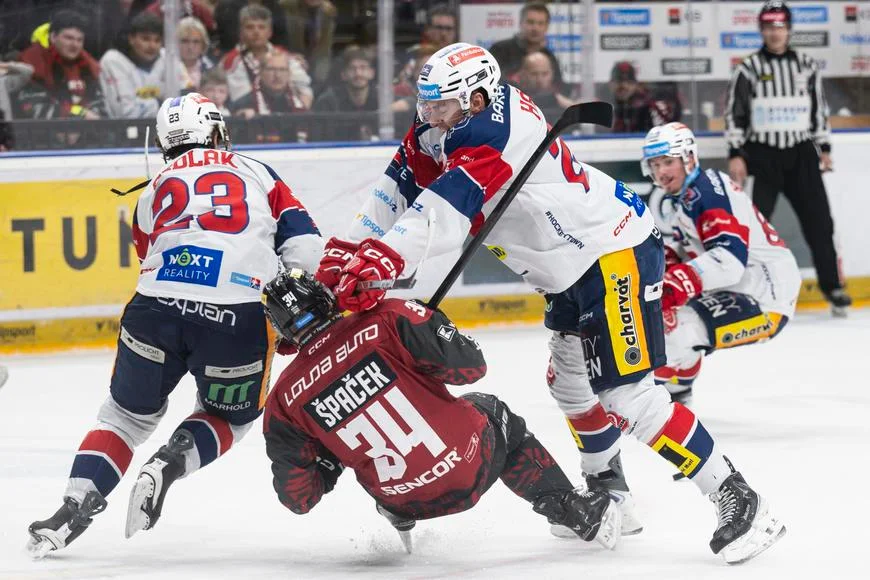 Pardubice vyhrály na Spartě 3:2 v prodloužení, dvakrát se trefil Kelemen