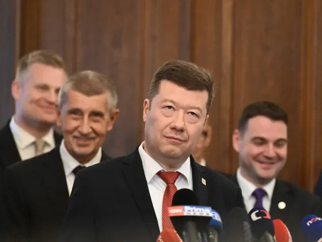 Pokud opozice za odvolání Okamury nic nenabídne, půjde jen o gesto. Lídři to nekomentují