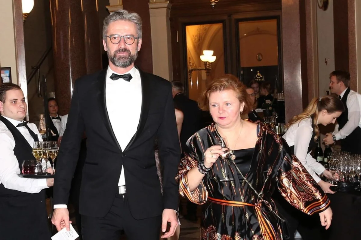 Manželka Romana Zacha je kostýmní výtvarnice. Když herci přinesla, co by měl nosit, nestačil se divit