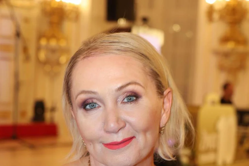 Je to rebel! Syn Báry Basikové odjel s mámou do Londýna a byt nechal kámošům. Holky z něj šílí