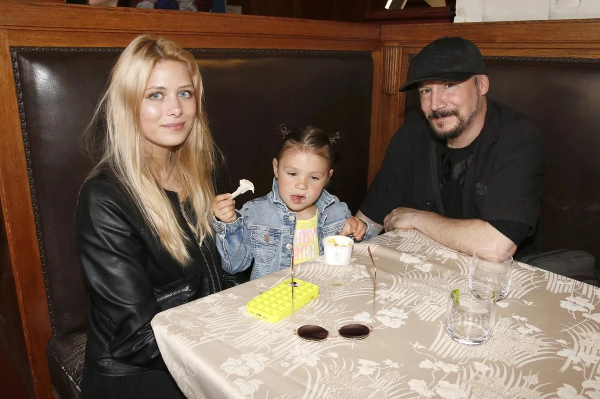 Rodinka jak z katalogu: Bohuš Matuš vzal o 30 let mladší manželku k moři. Po krizi ani stopy