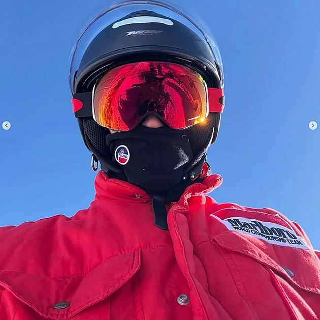 Gasly vyvolal kritiku. V ikonické bundě lyžoval v den Schumacherových narozenin