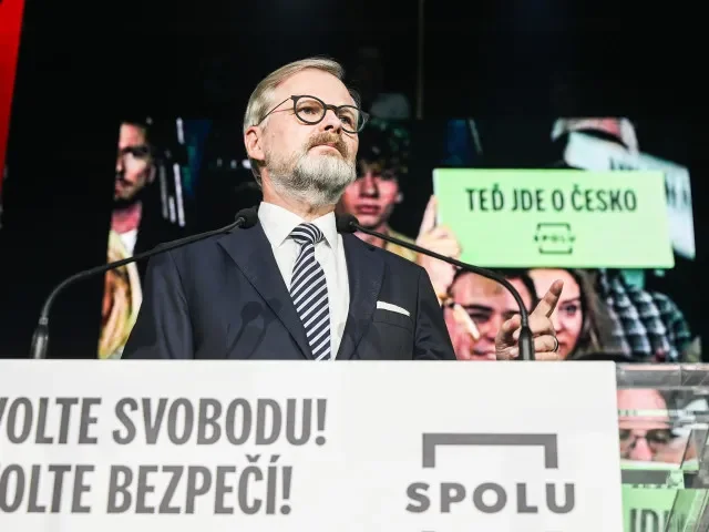 Muniční iniciativa pokračuje díky tlaku zahraničí. Alibismus se Česku vymstí, soudí expremiér Fiala