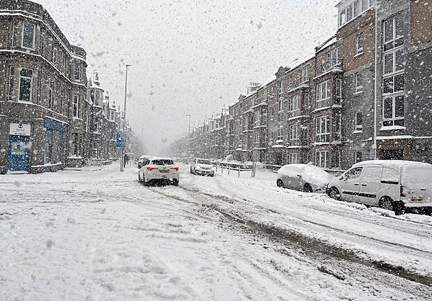 Sněhová kalamita komplikovala dopravu v Evropě. Amsterdam zrušil 800 letů