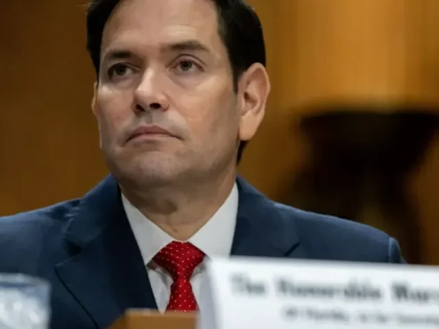 Trump chce Grónsko koupit, nyní tam neplánuje vojenskou invazi, řekl Rubio