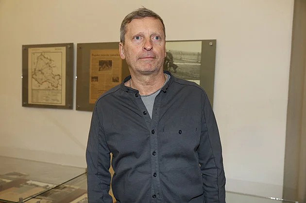 Sarah Haváčová bude na premiéře seriálu, kde hraje s Prachařem. Tři scénáře, jak to může probíhat