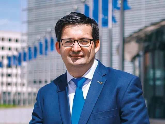 „Najednou nemůžete k vlastním penězům. Je to šok.“ Jak banky skříply kritika von der Leyenové