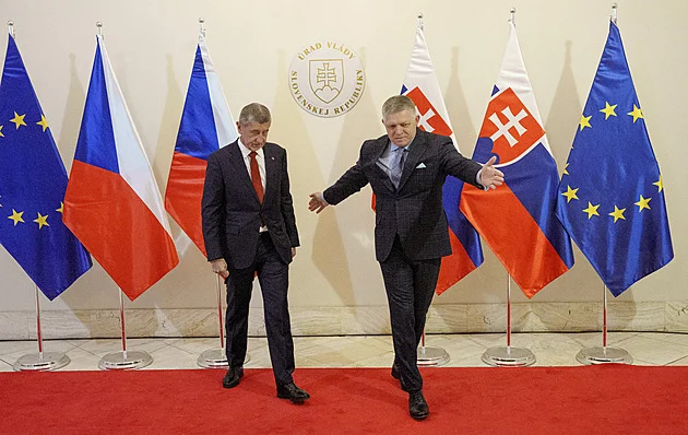 OBRAZEM: Babiš na Slovensku urovnával vztahy, přivítal ho vojenský ceremoniál