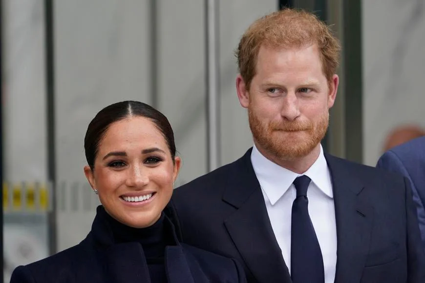 Harry chce zpět ozbrojenou ochranku. Bez ní prý Meghan s dětmi do Británie nepřijede