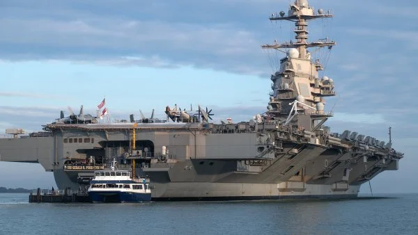 Americké loděnice kulhají za požadavky US Navy. Výrobní základnu „podminoval“ zastánce velkého námořnictva Reagan