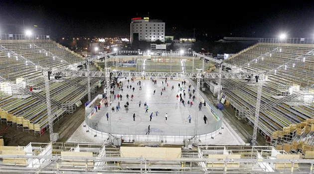OBRAZEM: Jak vypadala největší hokejová návštěva v Česku? Brno stále drží rekord