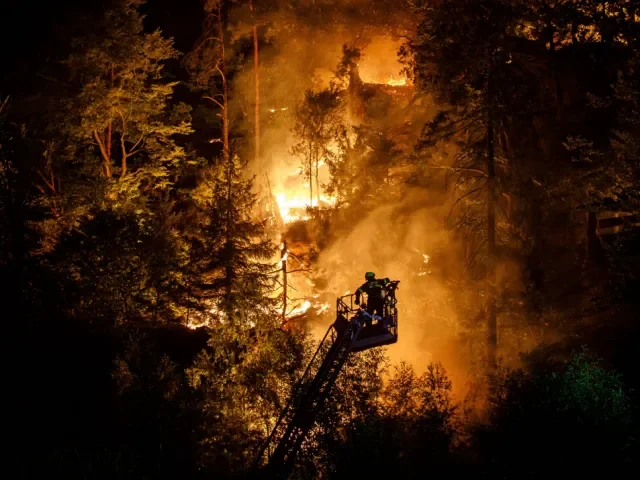 Kdo zapálil České Švýcarsko? Bývalý dobrovolný strážce nenese vinu za požár, rozhodl soud