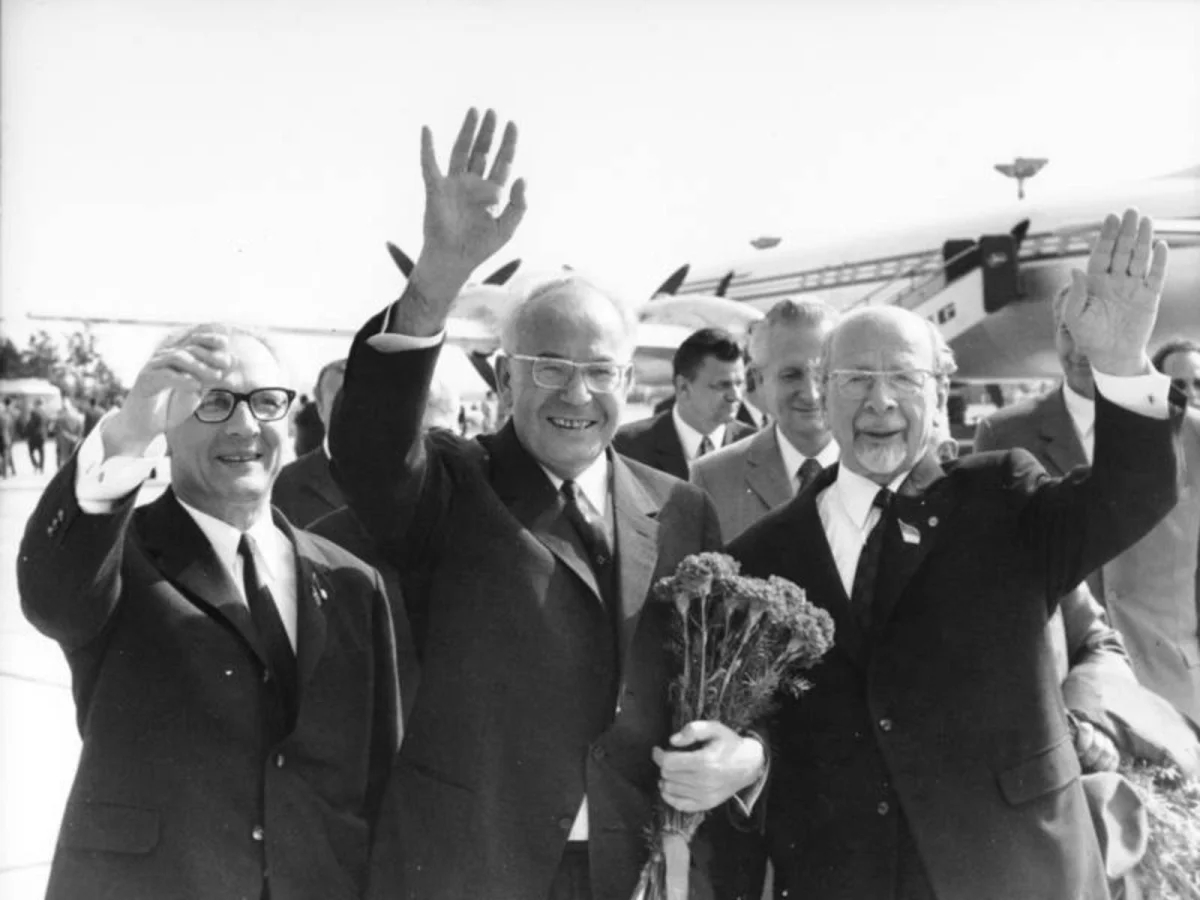 Před 113 lety se narodil Gustáv Husák. Přežil lágr a mučení soudruhů a pak se líbal s Brežněvem