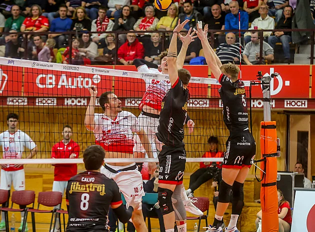 Milimetry od senzace. Budějovický postup přes Piacenzu zastavil dotek sítě