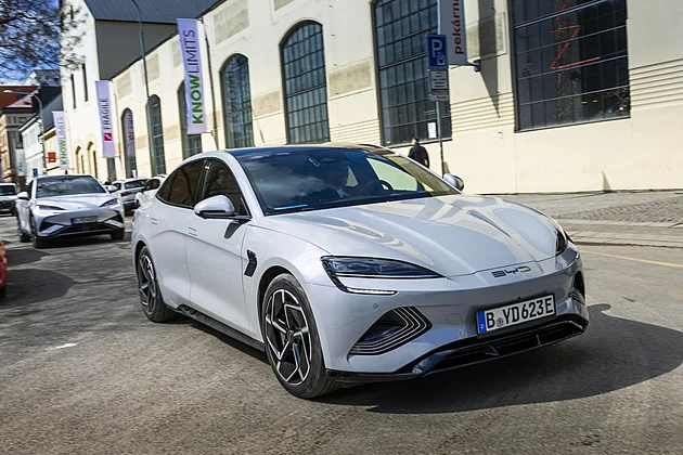 Přelomový krok Číny: Povinný strop na spotřebu elektřiny u elektroaut