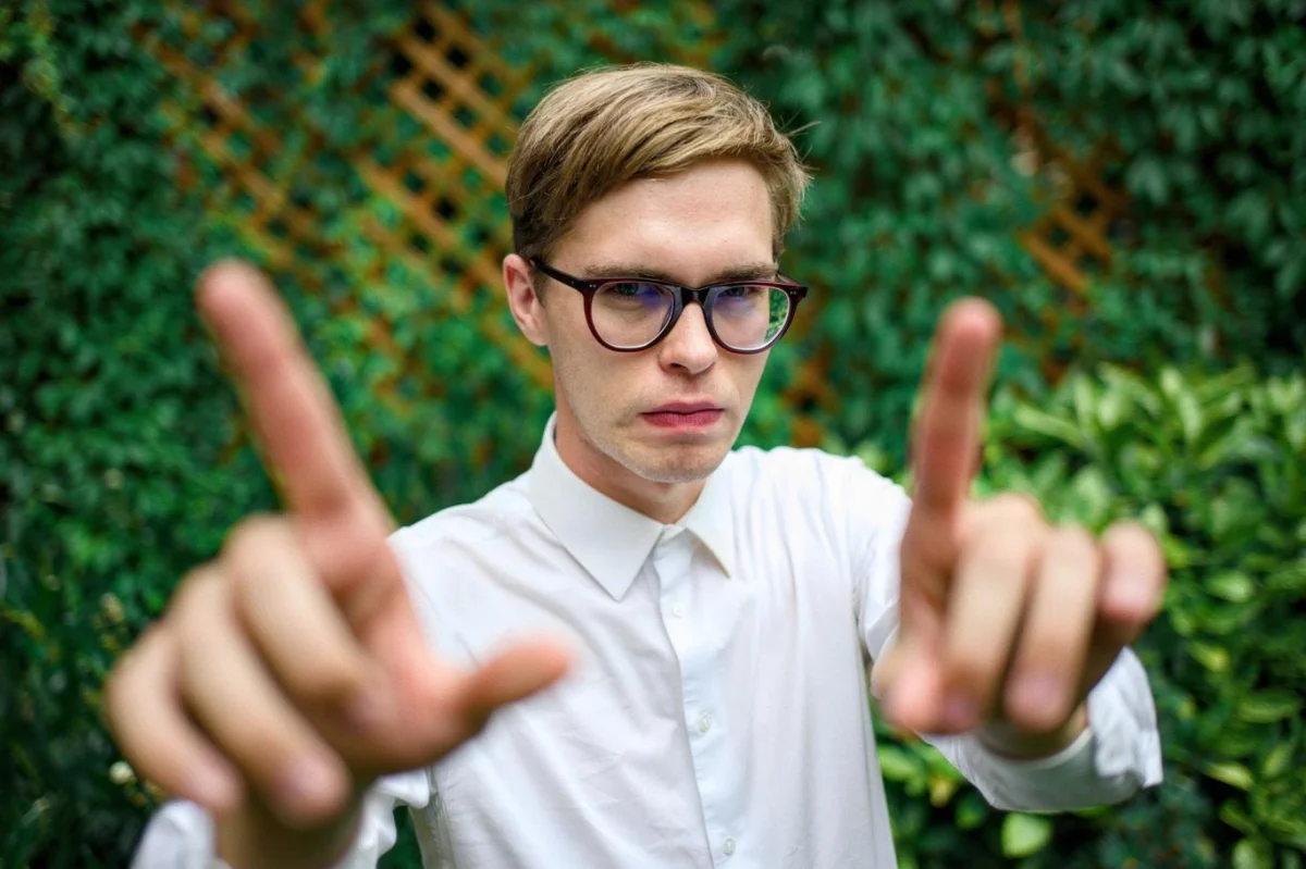 Politici jsou sprostí, polidštení se nezdařilo, říká youtuber Jan Špaček