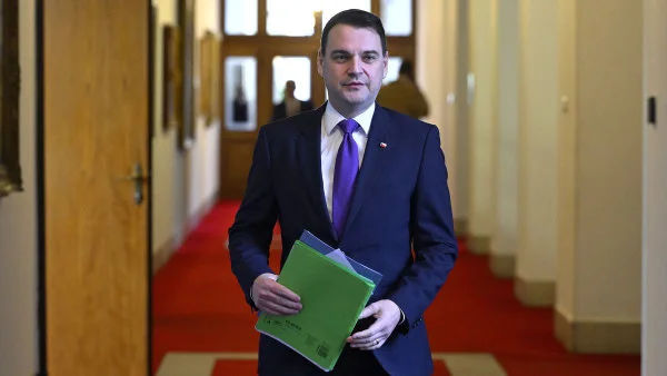 Baxa se ohradil vůči Macinkovým slovům o Ústavním soudu