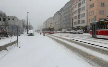 Metropoli zasypal sníh, mnoho lidí proto raději nešlo do práce