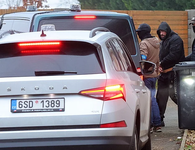 Detaily rekonstrukce ve Vémolandu: Karlos myslel na Lelu a děti, prozradil kamarád