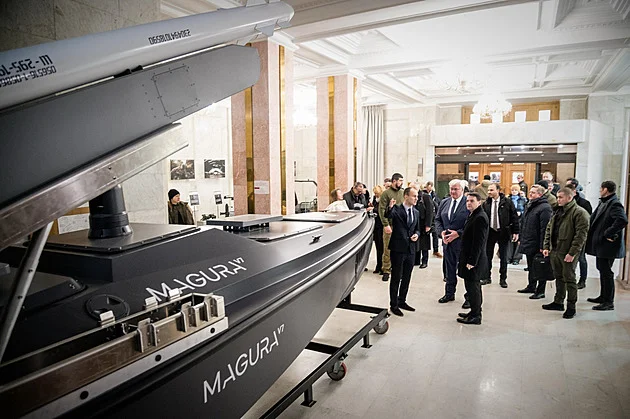 Dobrý začátek, ať předá zkušenosti ANO a SPD, hodnotí opozice Macinku na Ukrajině