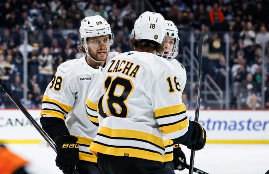 Pastrňák zničil Rangers šesti asistencemi, Zacha dal hattrick